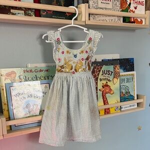 18-24m Baby Boden Light Blue & White Striped Seersucker Dress Bunny Embroidery
